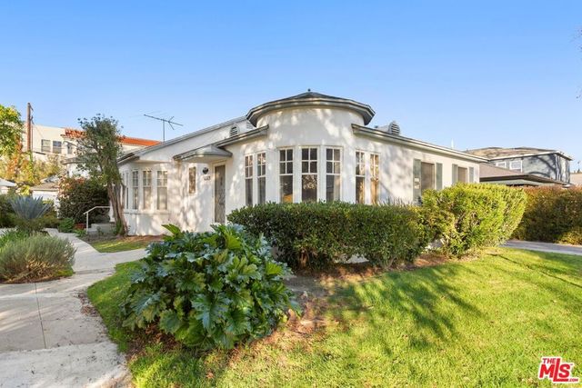 10651 Whipple Street, North Hollywood, CA 91602