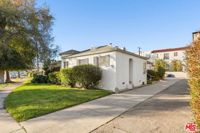 10651 Whipple Street, North Hollywood, CA 91602