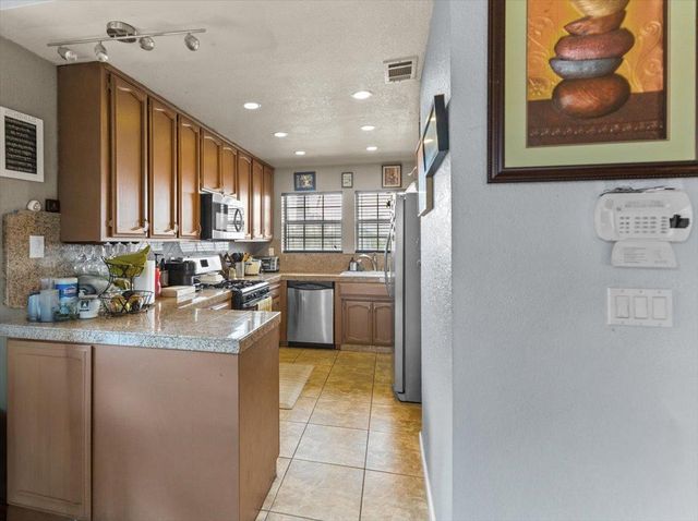 343 Diane Ct, Manteca, CA 95336