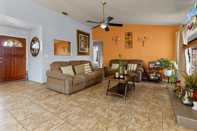 343 Diane Ct, Manteca, CA 95336