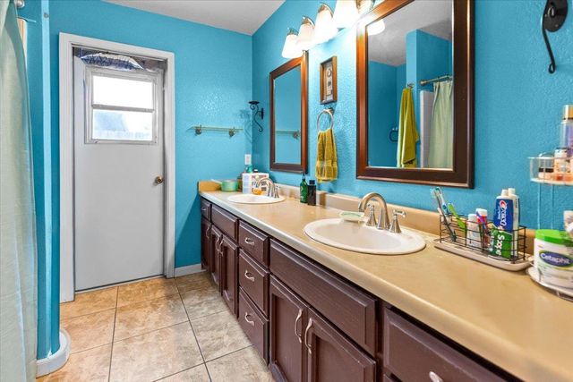 343 Diane Ct, Manteca, CA 95336