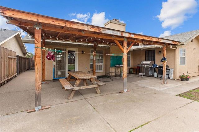 343 Diane Ct, Manteca, CA 95336