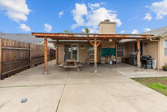 343 Diane Ct, Manteca, CA 95336