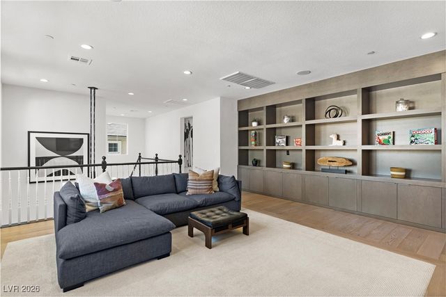 10125 Sequoia Glen Avenue, Las Vegas, NV 89166