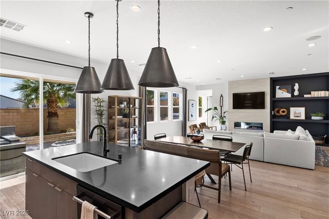 10125 Sequoia Glen Avenue, Las Vegas, NV 89166