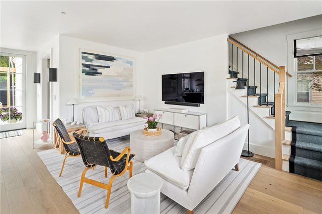 81 Roseneath Avenue, Newport, RI 02840