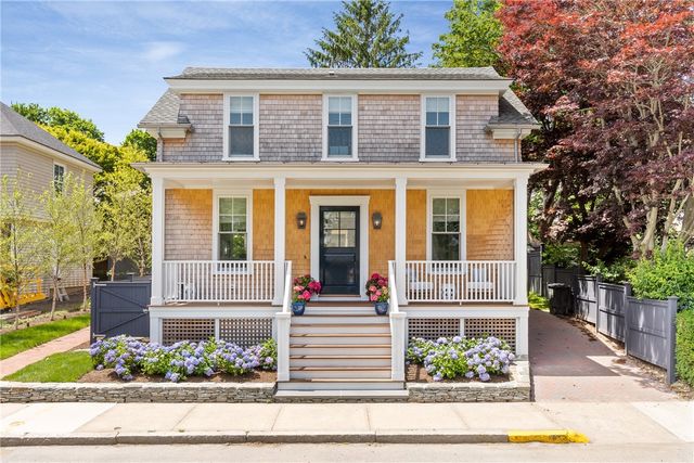 81 Roseneath Avenue, Newport, RI 02840