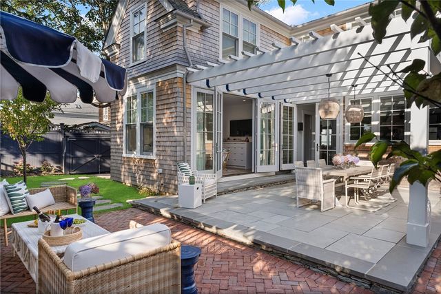 81 Roseneath Avenue, Newport, RI 02840