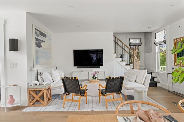 81 Roseneath Avenue, Newport, RI 02840