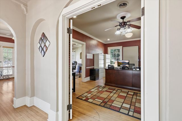 1306 N Locust Street N, Denton, TX 76201