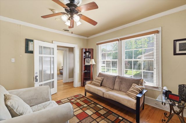 1306 N Locust Street N, Denton, TX 76201