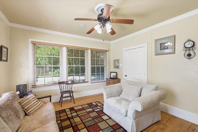 1306 N Locust Street N, Denton, TX 76201
