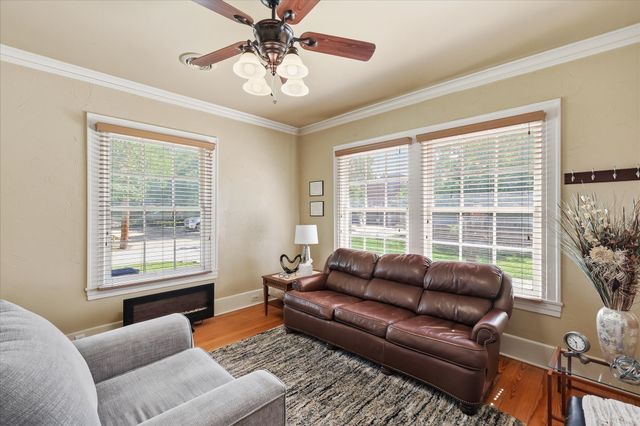 1306 N Locust Street N, Denton, TX 76201