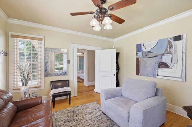 1306 N Locust Street N, Denton, TX 76201