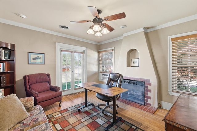 1306 N Locust Street N, Denton, TX 76201