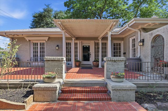 1306 N Locust Street N, Denton, TX 76201