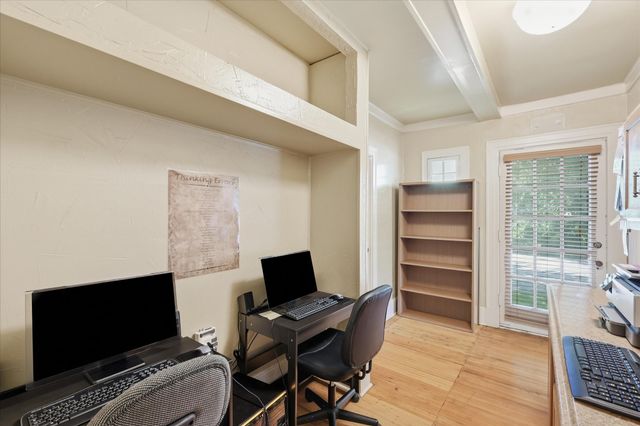 1306 N Locust Street N, Denton, TX 76201
