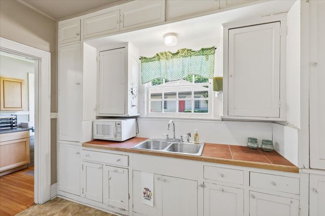 1306 N Locust Street N, Denton, TX 76201
