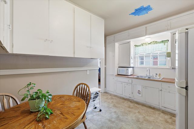 1306 N Locust Street N, Denton, TX 76201