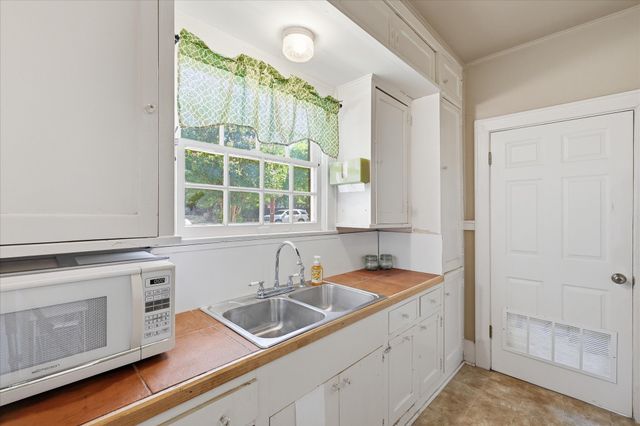 1306 N Locust Street N, Denton, TX 76201