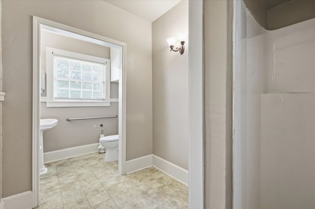 1306 N Locust Street N, Denton, TX 76201