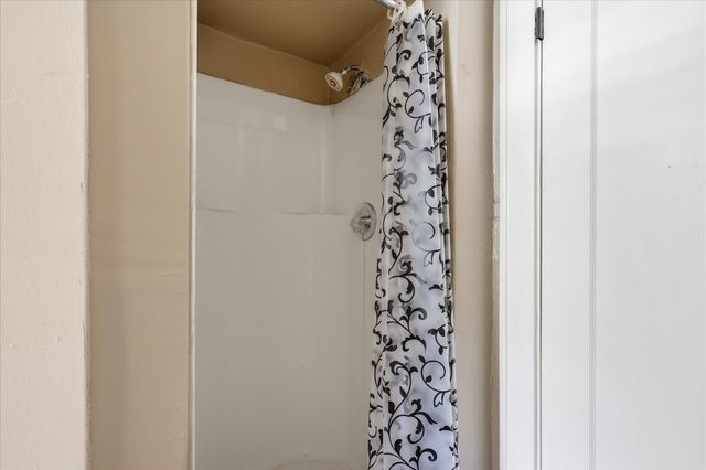 1306 N Locust Street N, Denton, TX 76201