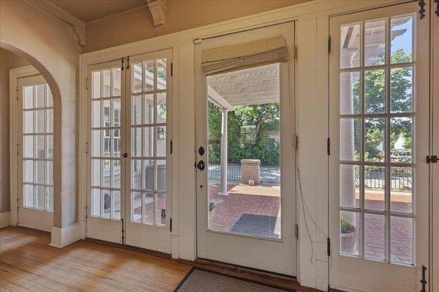 1306 N Locust Street N, Denton, TX 76201