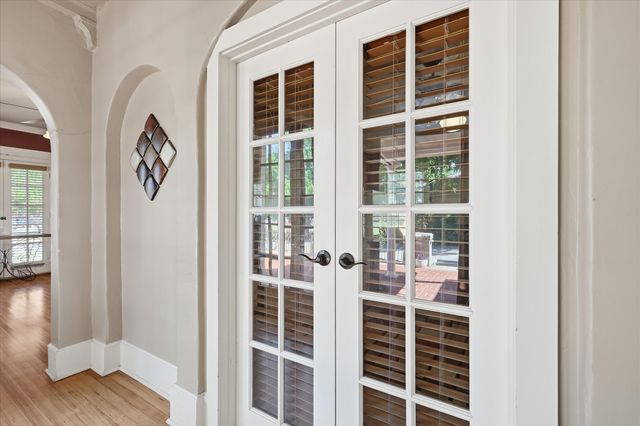 1306 N Locust Street N, Denton, TX 76201