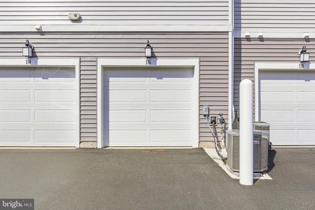 116 LEONA STEWART, Pennington, NJ 08534