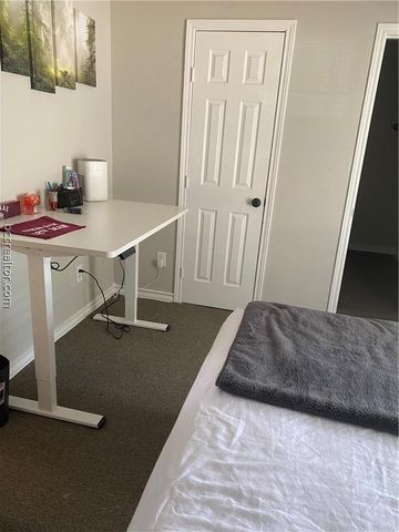 300 Cooner Street, College Station, TX 77840