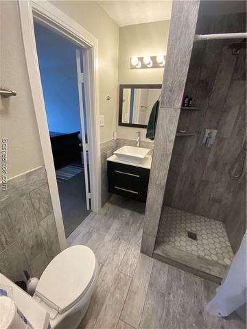 300 Cooner Street, College Station, TX 77840