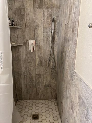 300 Cooner Street, College Station, TX 77840