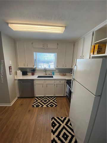 300 Cooner Street, College Station, TX 77840