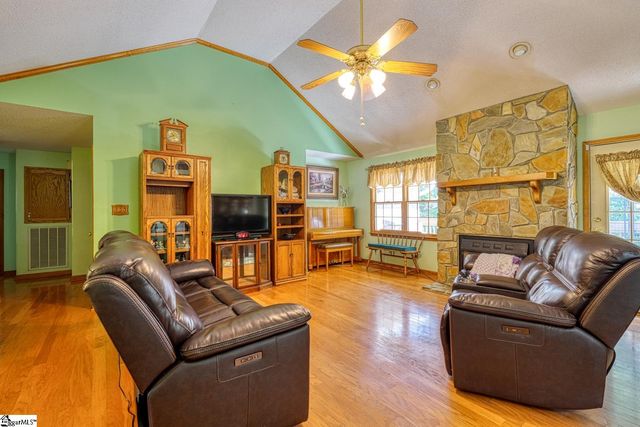 366 Shallowford Drive, Boiling Springs, SC 29316