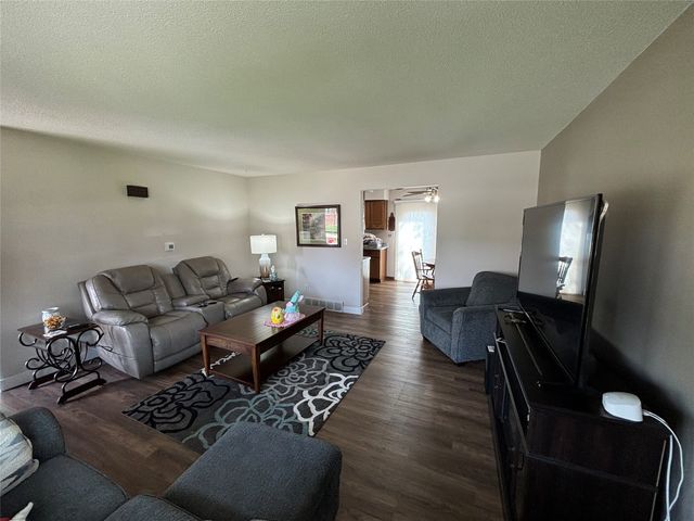 820 Summer Meadows Court, Perry, IA 50220
