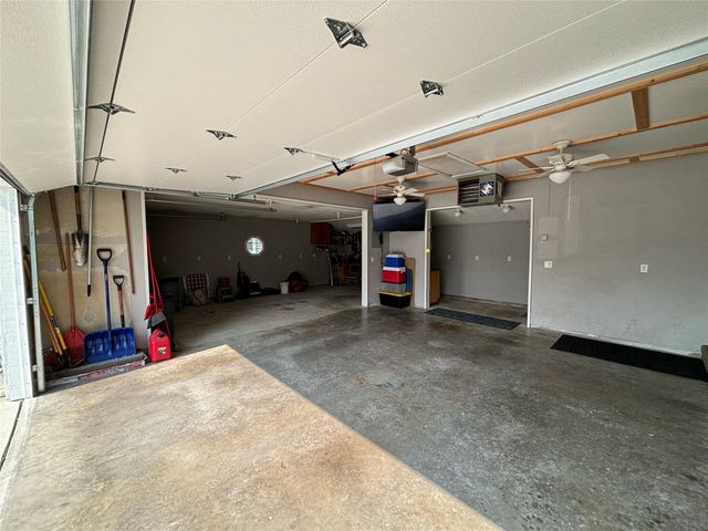 820 Summer Meadows Court, Perry, IA 50220