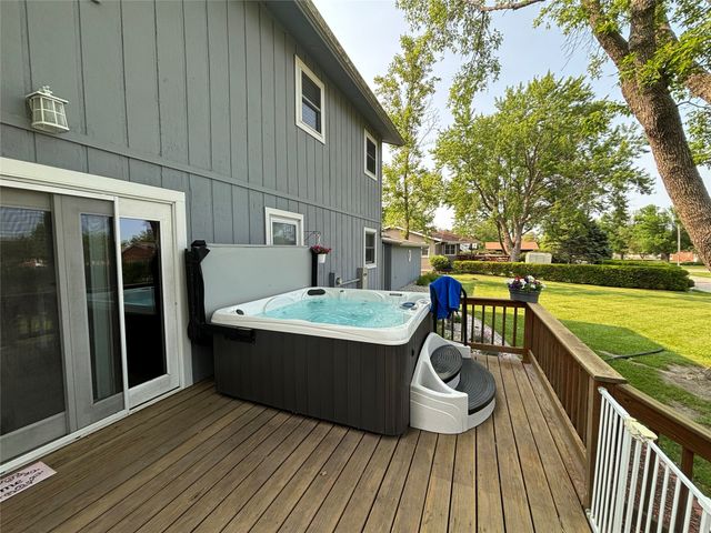 820 Summer Meadows Court, Perry, IA 50220