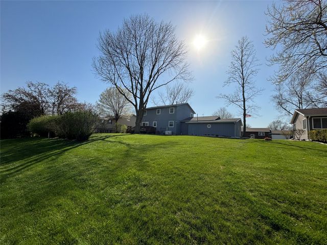 820 Summer Meadows Court, Perry, IA 50220