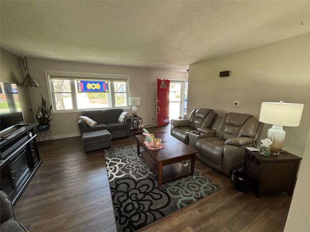 820 Summer Meadows Court, Perry, IA 50220