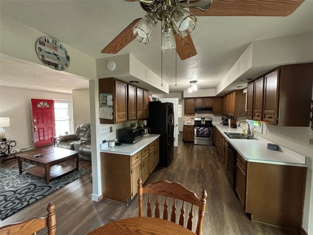 820 Summer Meadows Court, Perry, IA 50220