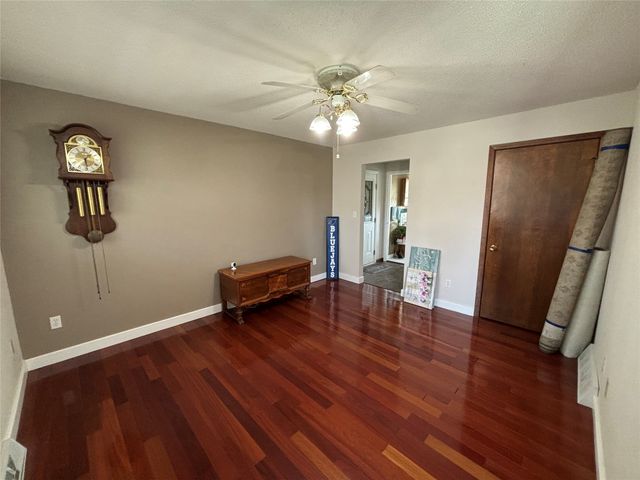 820 Summer Meadows Court, Perry, IA 50220