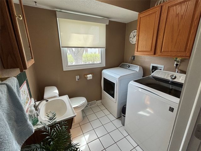 820 Summer Meadows Court, Perry, IA 50220