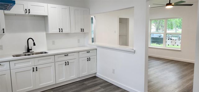 1001 S South Iowa Street, La Porte, TX 77571