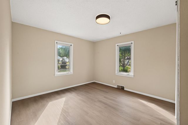 2057 Sherwood Avenue, Saint Paul, MN 55119