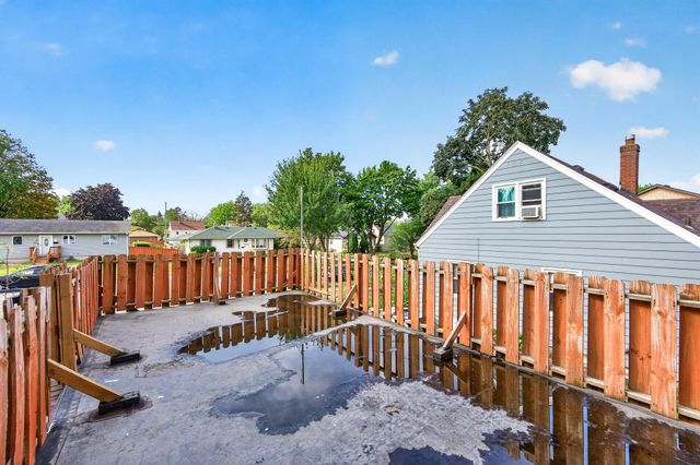 2057 Sherwood Avenue, Saint Paul, MN 55119