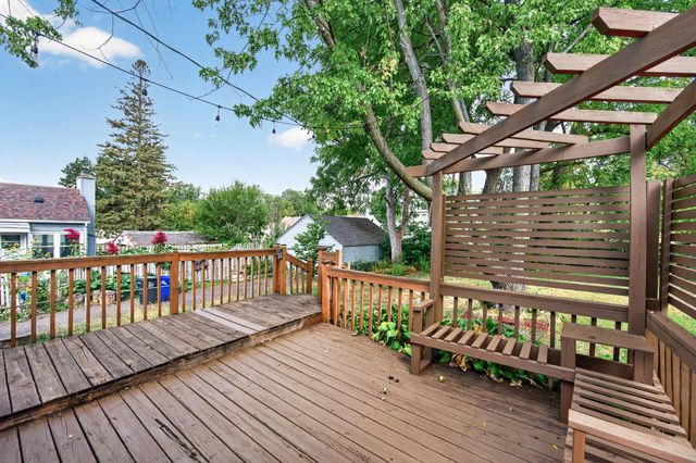 2057 Sherwood Avenue, Saint Paul, MN 55119