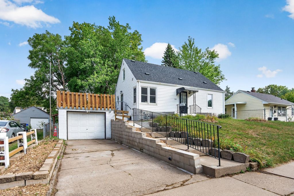 2057 Sherwood Avenue, Saint Paul, MN 55119