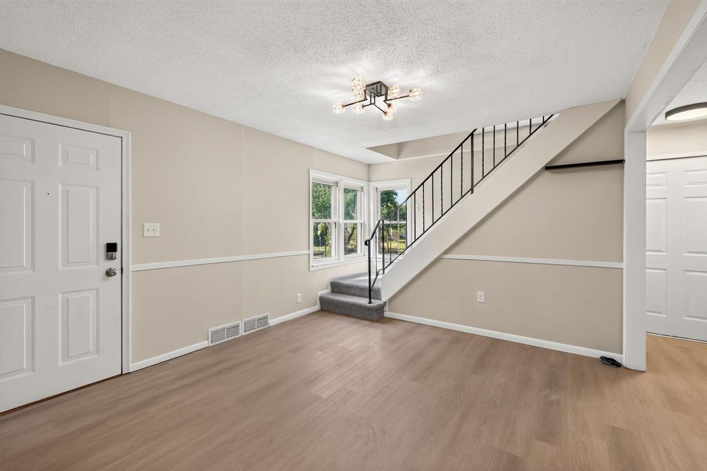 2057 Sherwood Avenue, Saint Paul, MN 55119 — photo 2