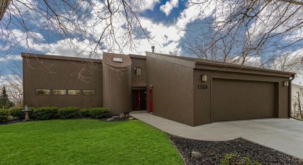 1318 21st Avenue NE, Rochester, MN 55906