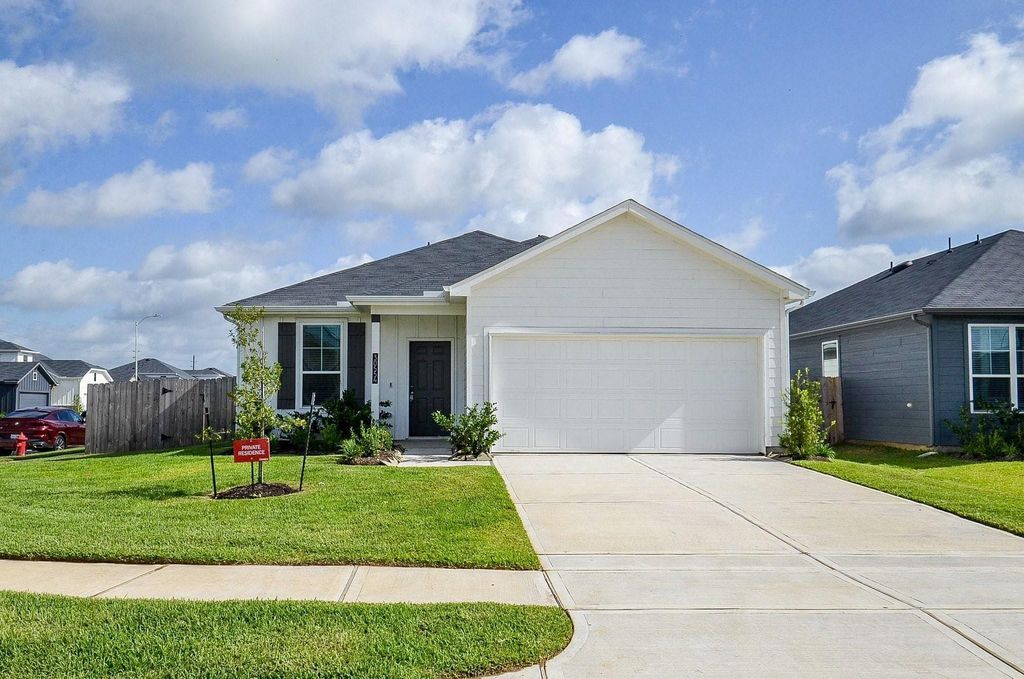 30554 Longmorn Glass Ln, Waller, TX 77484